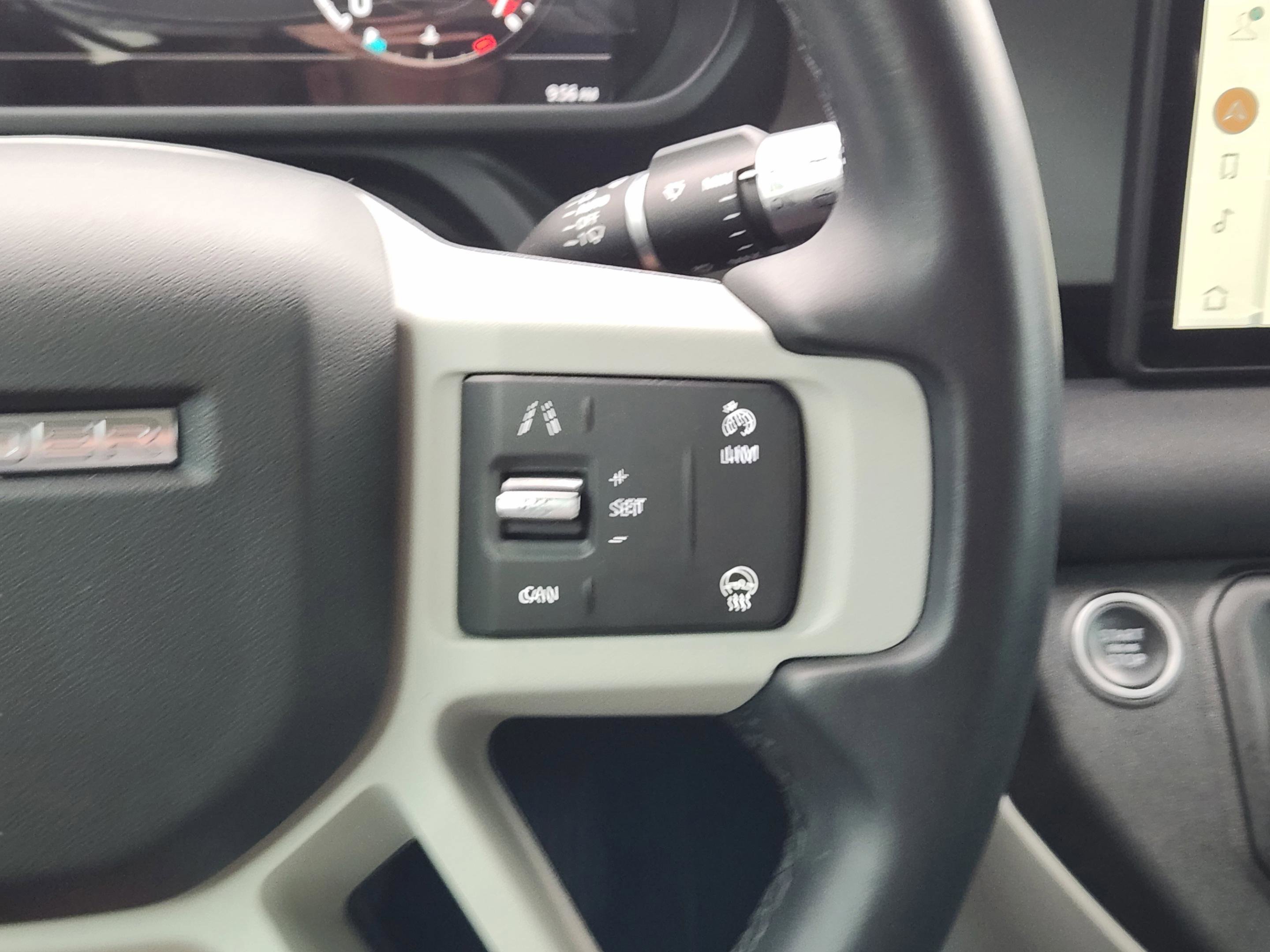 Used 2020 Land Rover Defender 110 First Edition AWD/4WD image 28