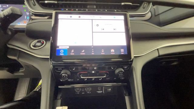 Used 2023 Jeep Grand Cherokee 4WD 4xe image 28