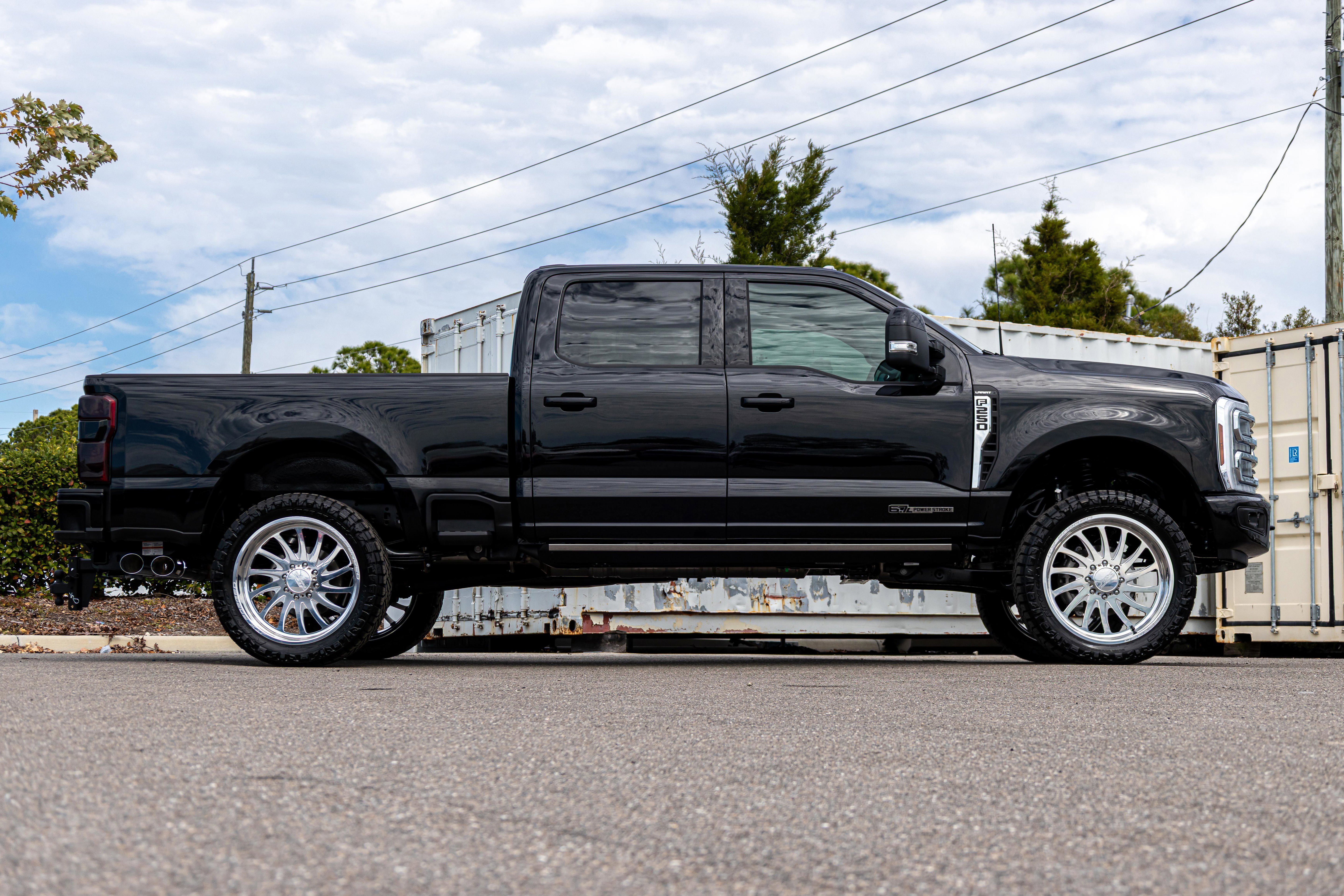 New 2025 Ford F250 Lariat w/ Lariat Ultimate Package AWD/4WD image 2