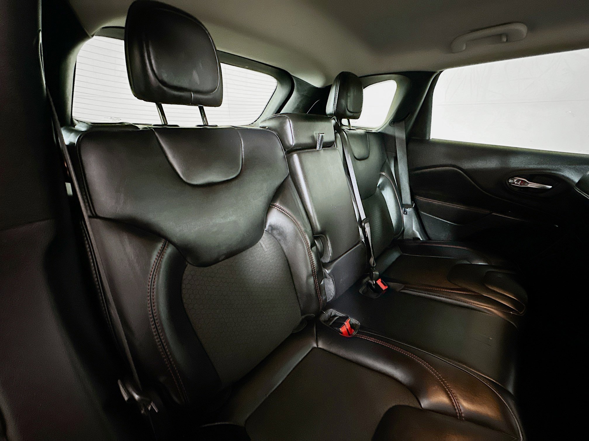 Used 2021 Jeep Cherokee Trailhawk image 24