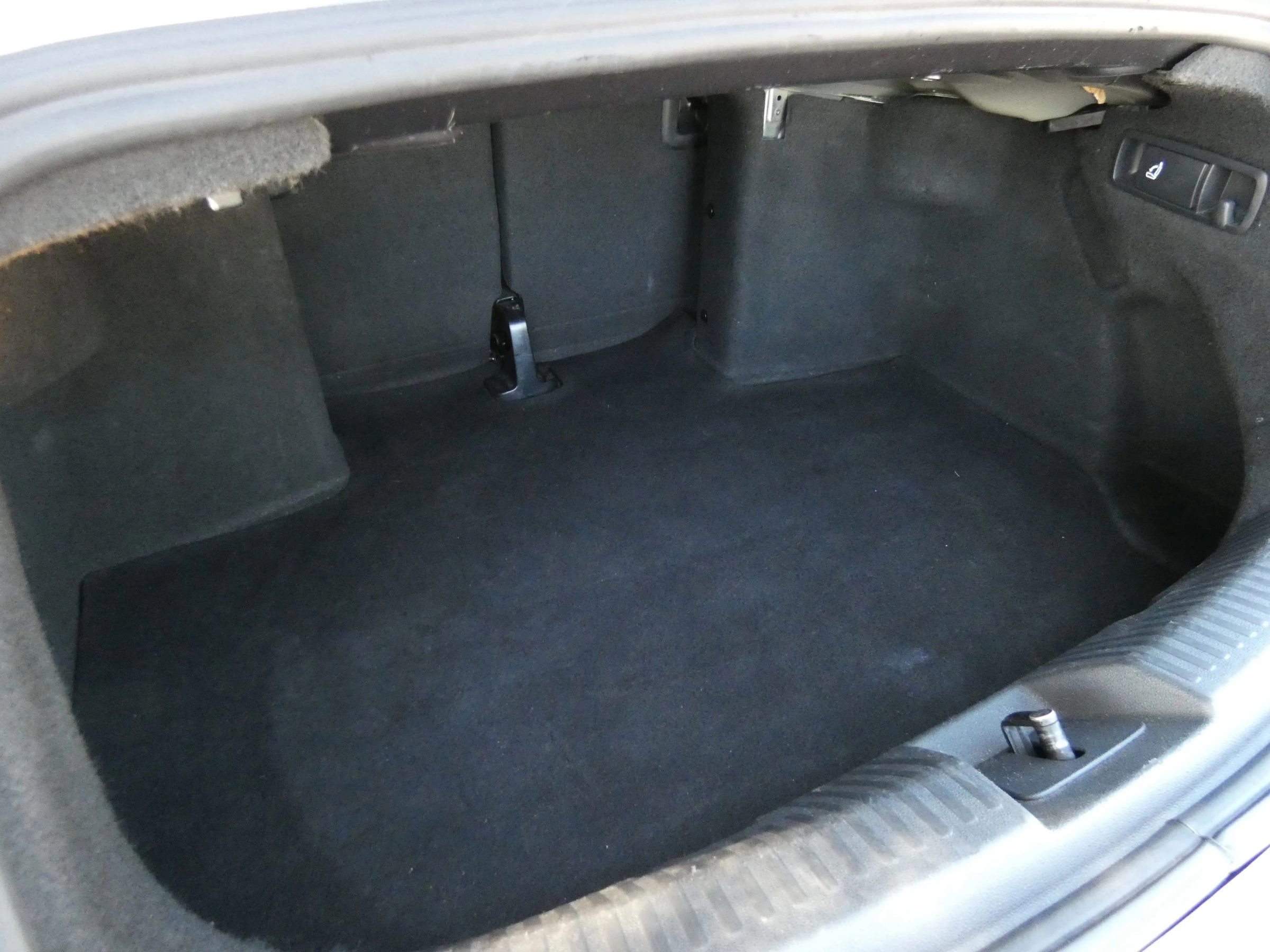 Used 2018 Volkswagen Beetle 2.0T S image 57