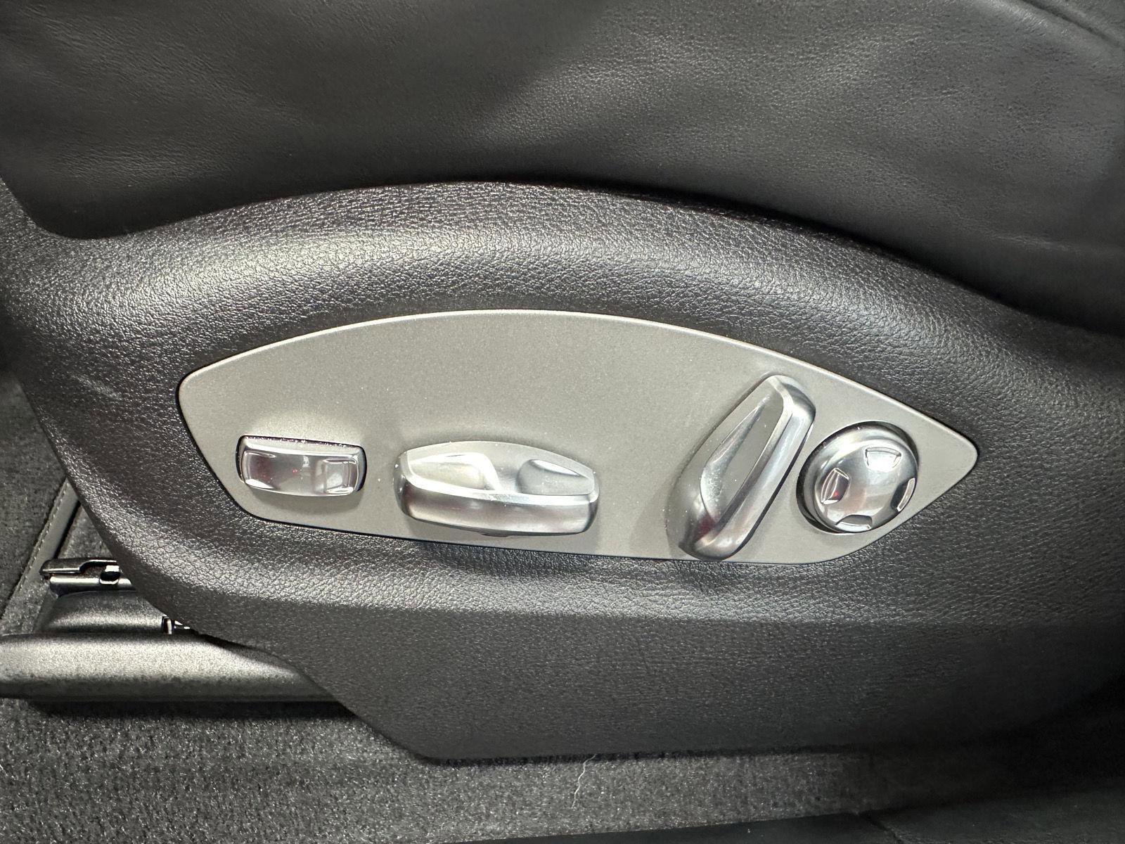 Certified 2025 Porsche Macan image 19