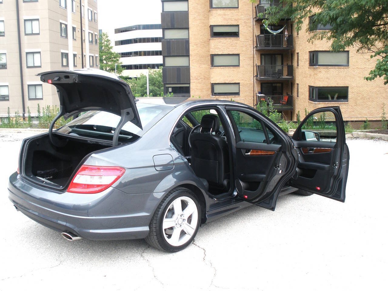 Used 2010 Mercedes-Benz C 300 4MATIC Sedan image 24