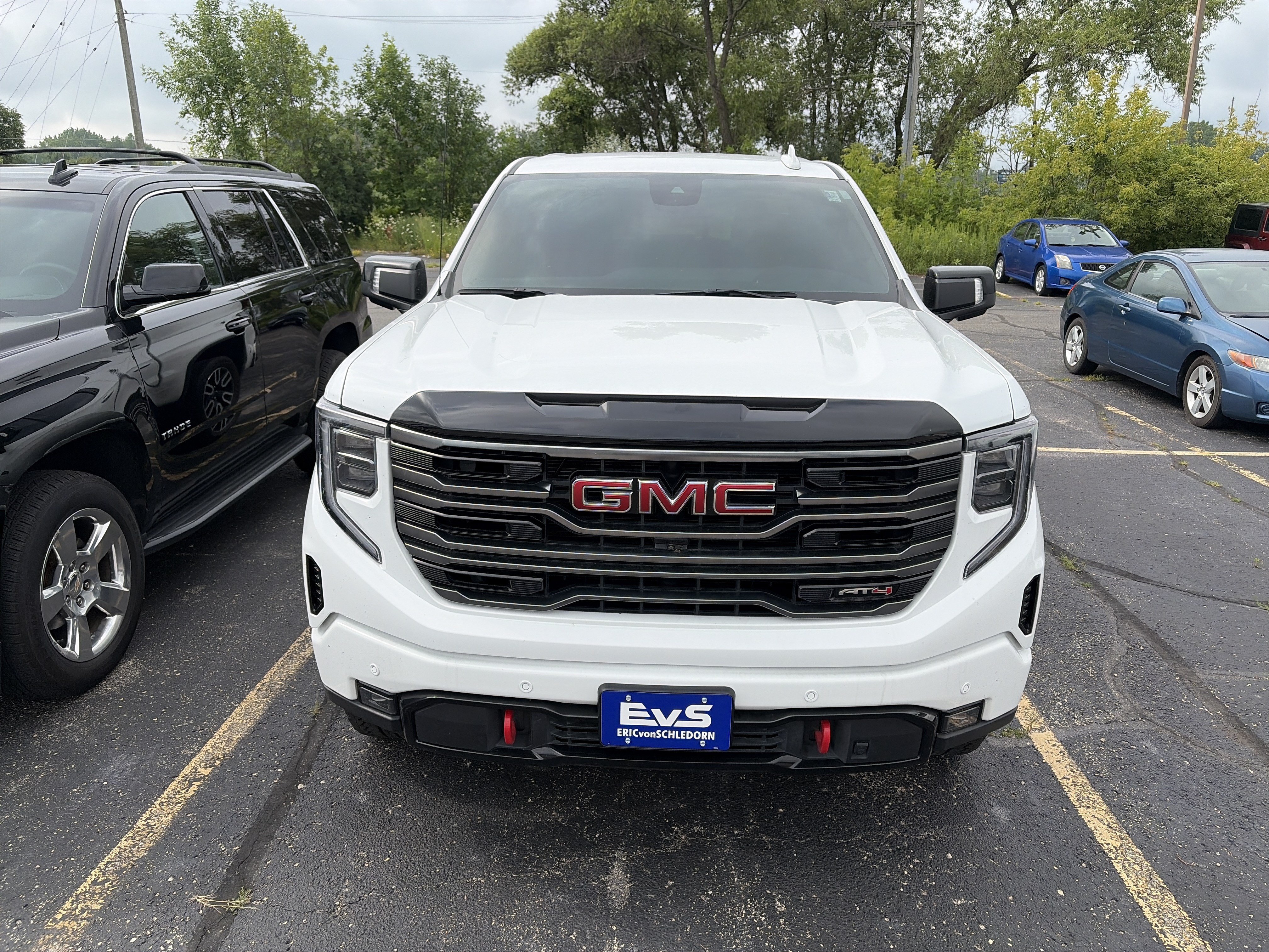 Used 2025 GMC Sierra 1500 AT4 w/ AT4 Premium Package AWD/4WD image 2