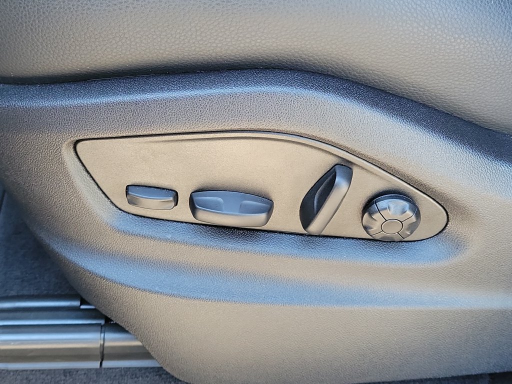 Certified 2026 Porsche Cayenne AWD/4WD image 28