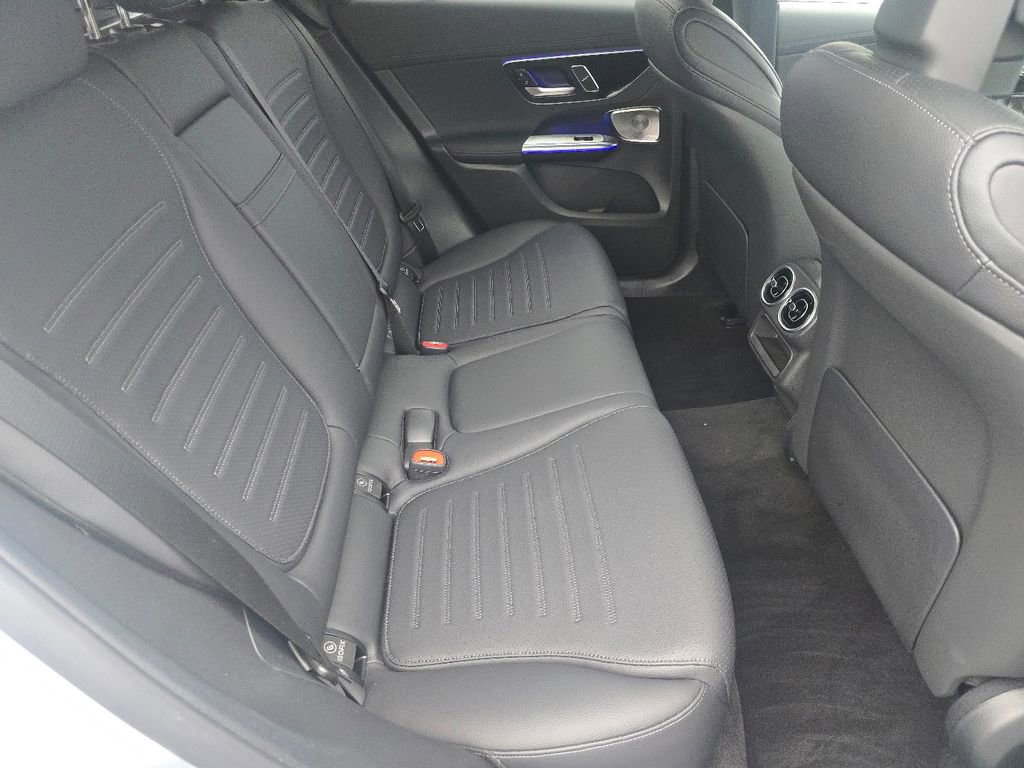 Used 2025 Mercedes-Benz GLC 300 4MATIC image 21