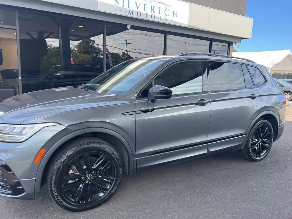 Used 2022 Volkswagen Tiguan SE R-Line image 3