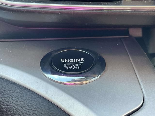 Used 2022 Ford Explorer XLT w/ Equipment Group 202A AWD/4WD image 32