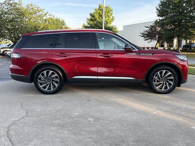Used 2026 Lincoln Aviator AWD image 2