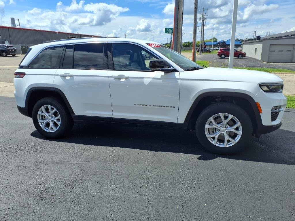 Used 2023 Jeep Grand Cherokee Limited image 2