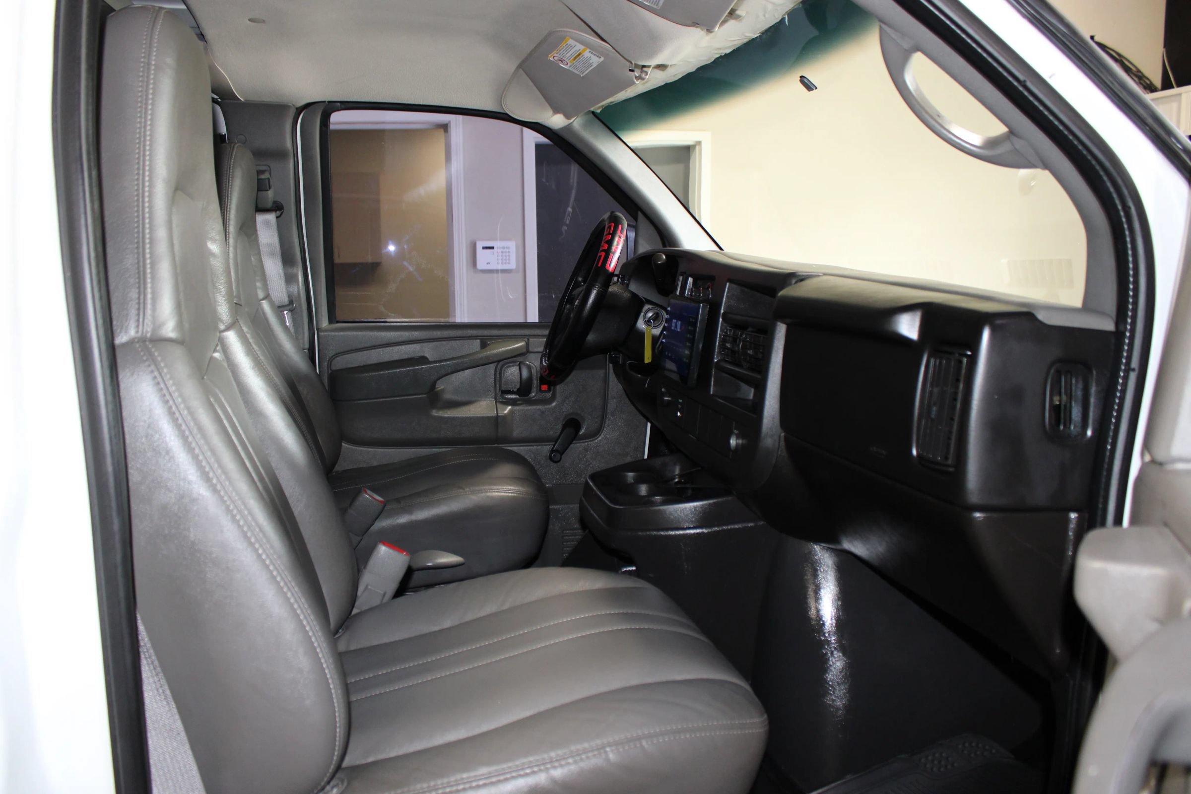 Used 2008 GMC Savana 2500 Extended RWD image 20