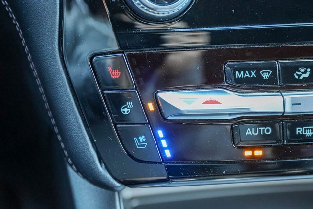 Used 2022 Ford Explorer Platinum w/ Technology Package image 32