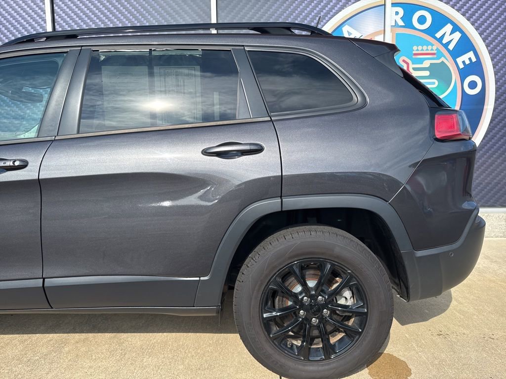 Used 2023 Jeep Cherokee Altitude Lux image 14
