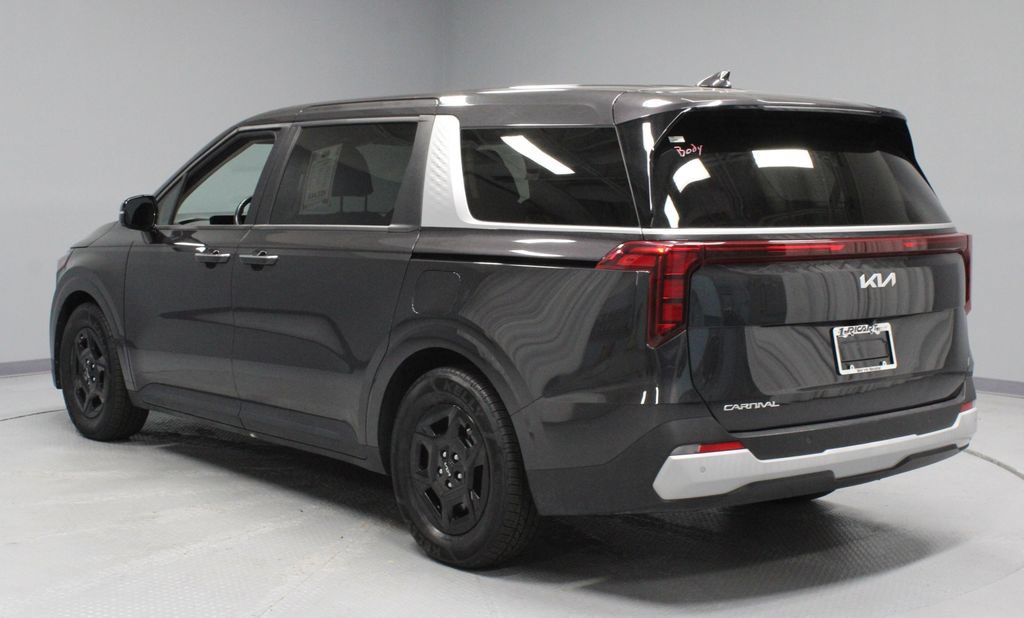 Used 2025 Kia Carnival FWD image 9