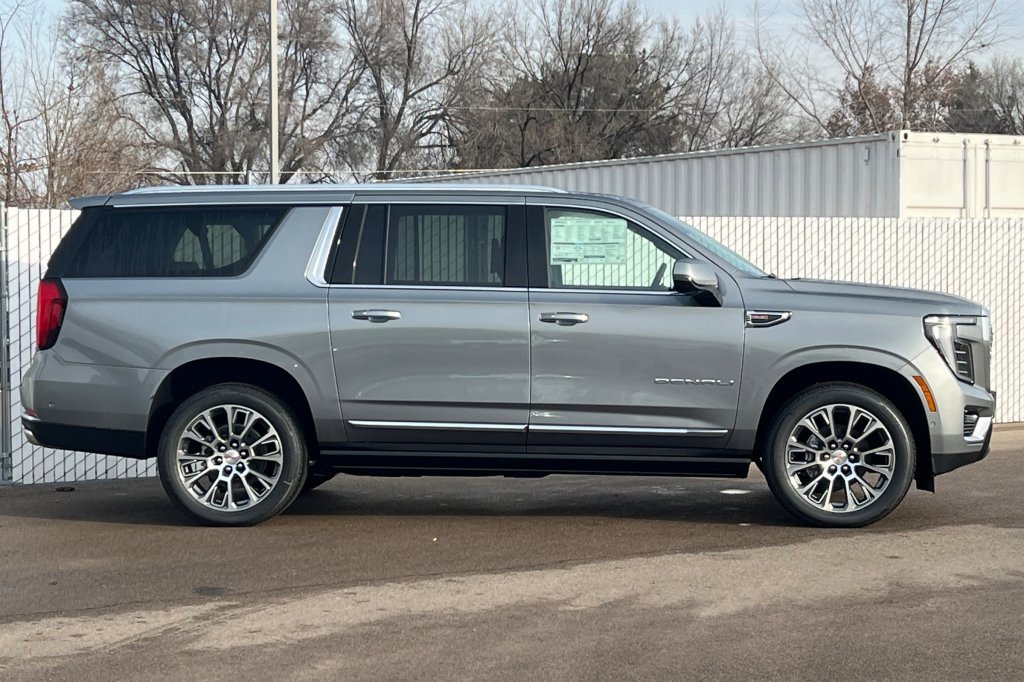 New 2026 GMC Yukon XL Denali w/ Denali Reserve Package video 3