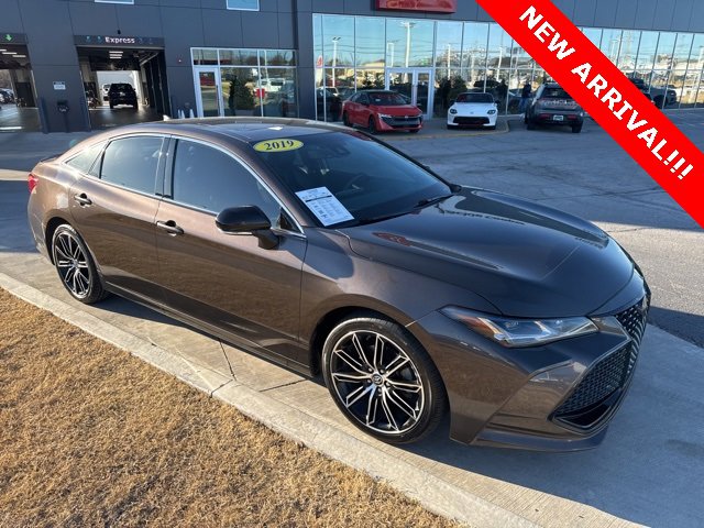 Used 2019 Toyota Avalon Touring image 3