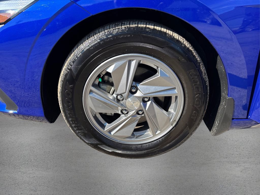 Certified 2024 Hyundai Elantra SE image 12