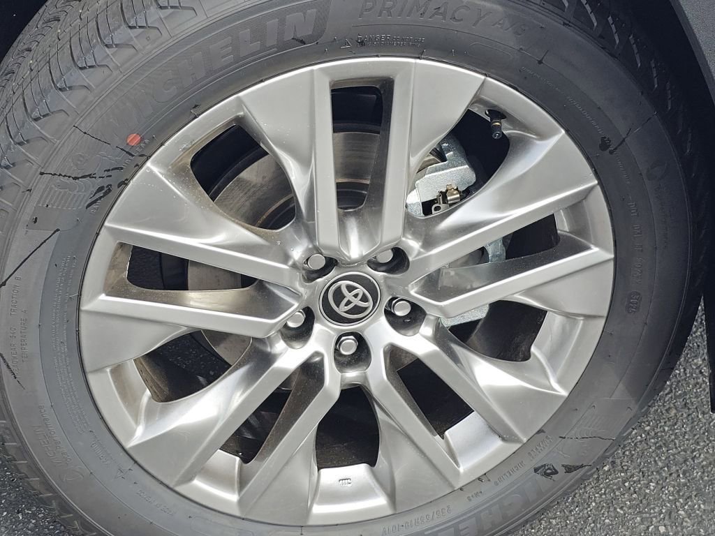 Used 2025 Toyota RAV4 Limited w/ Advanced Technology Package image 20