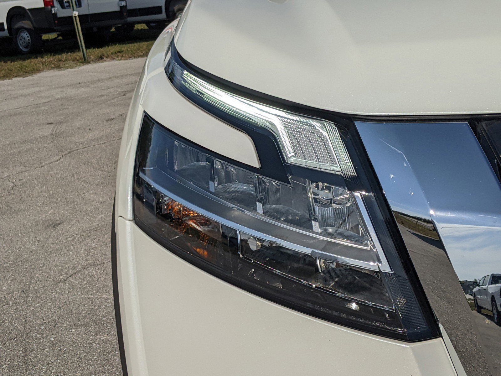 Used 2024 Nissan Pathfinder Platinum w/ Cargo Package image 8