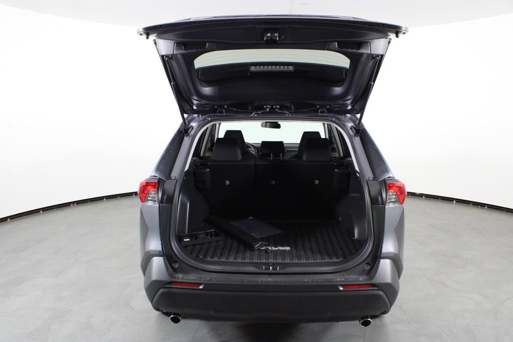 Used 2025 Toyota RAV4 LE AWD/4WD image 16