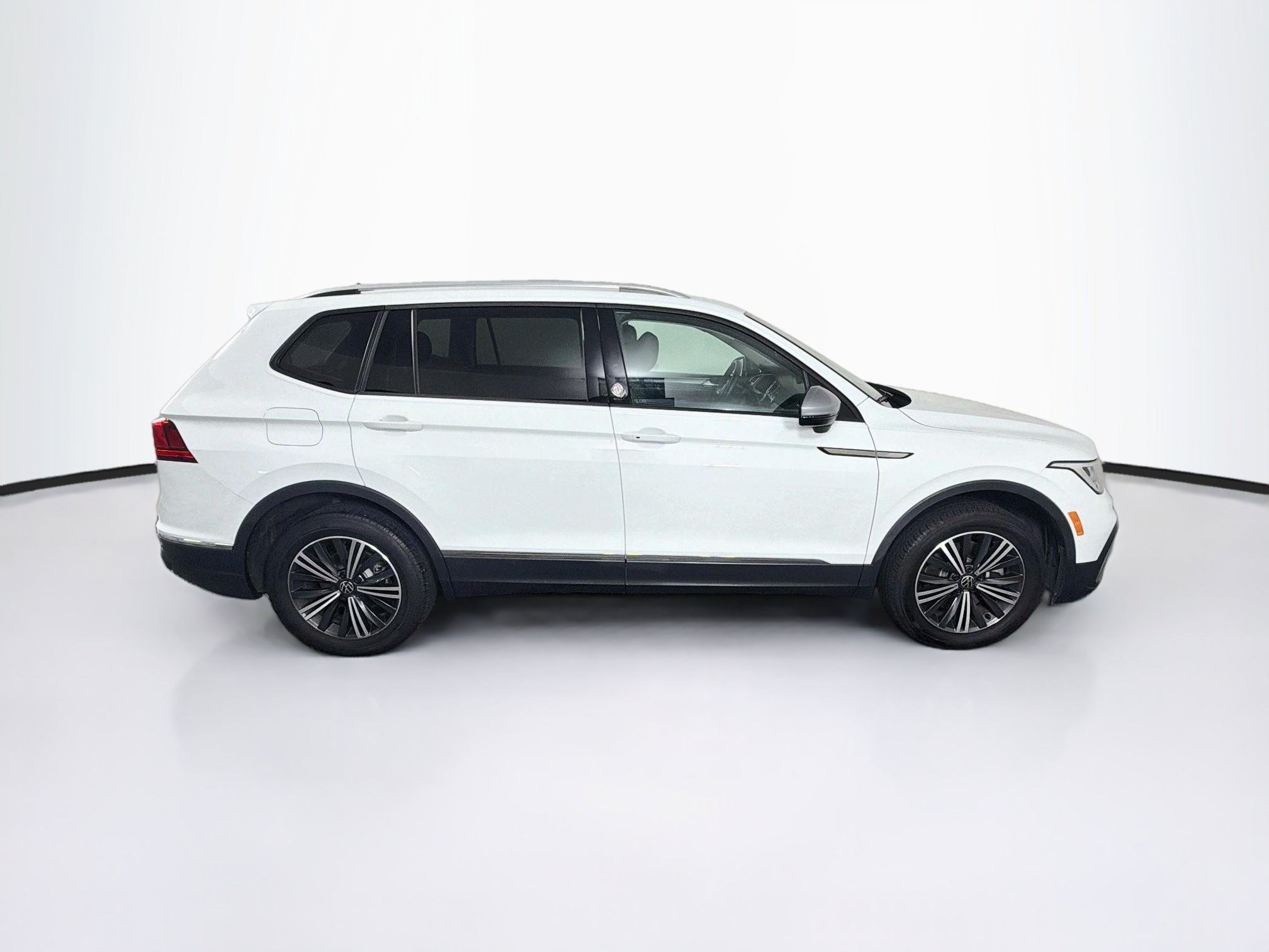 Used 2024 Volkswagen Tiguan Wolfsburg Edition FWD image 10