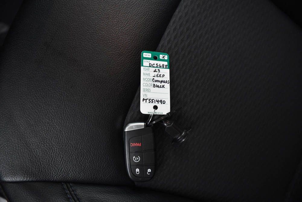 Used 2023 Jeep Compass Latitude image 23