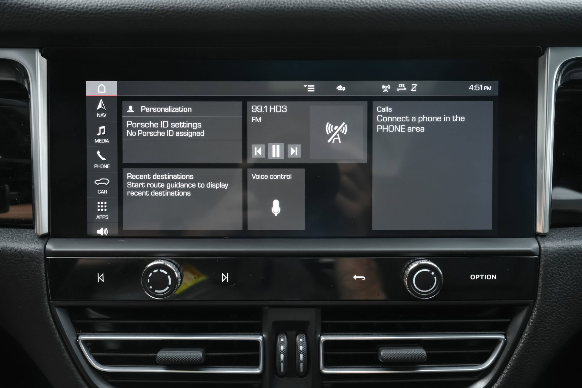 Used 2022 Porsche Macan image 12