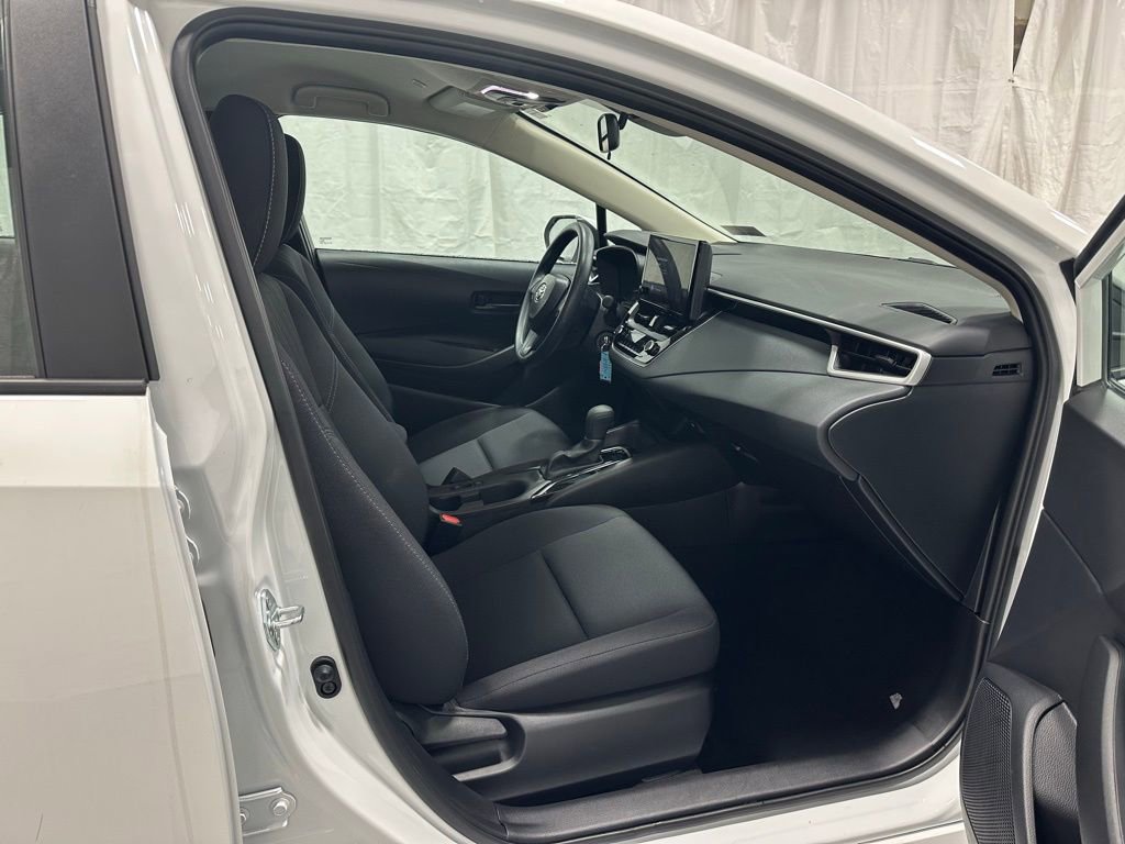 Used 2025 Toyota Corolla LE image 55