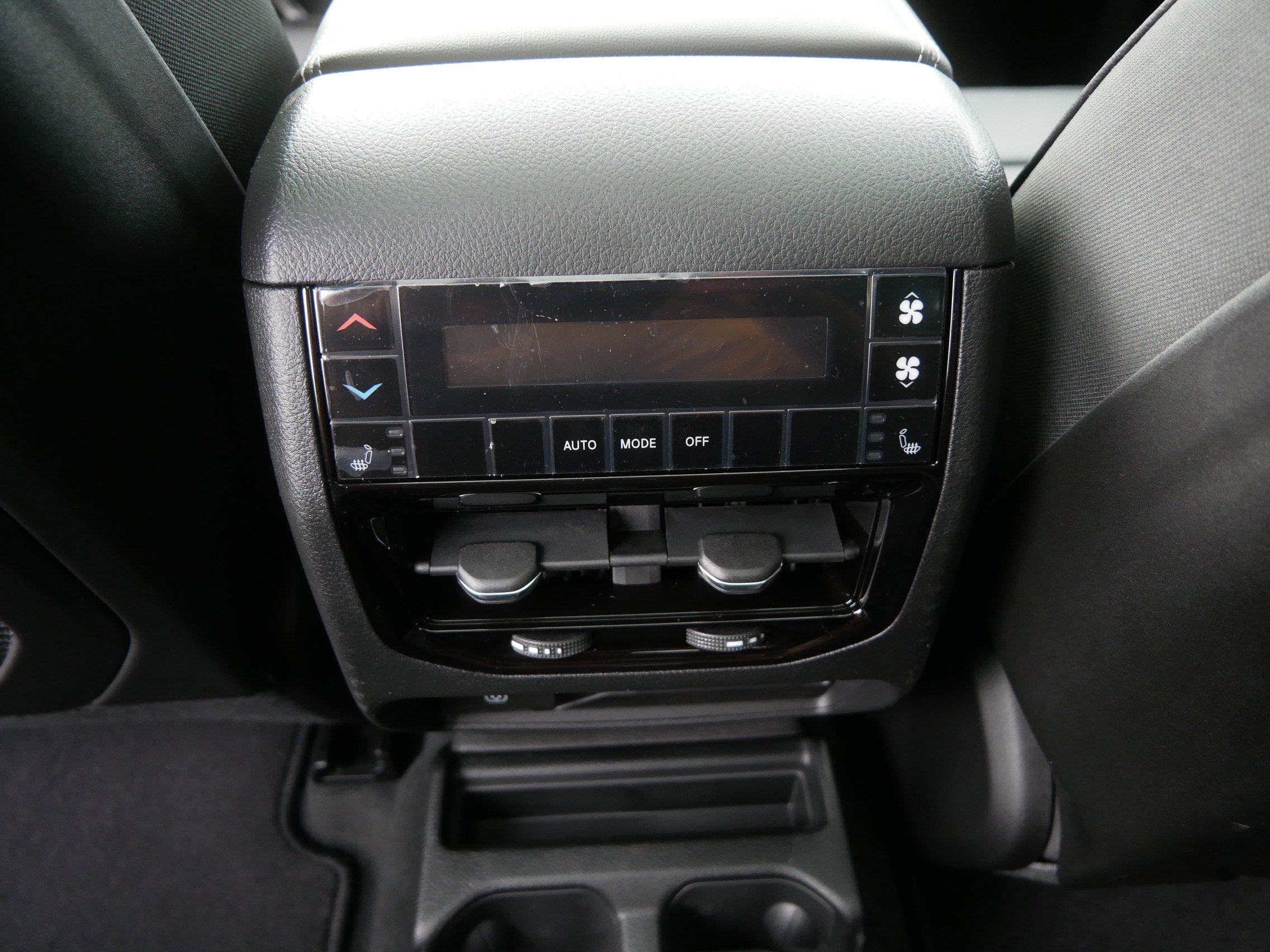 New 2026 Jeep Grand Cherokee L Limited w/ Luxury Tech Group II AWD/4WD image 7