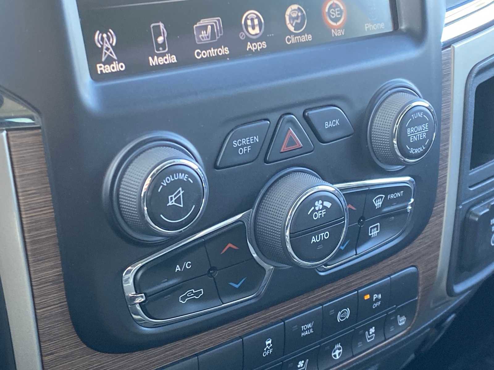 Used 2014 RAM 3500 Laramie w/ Convenience Group image 28