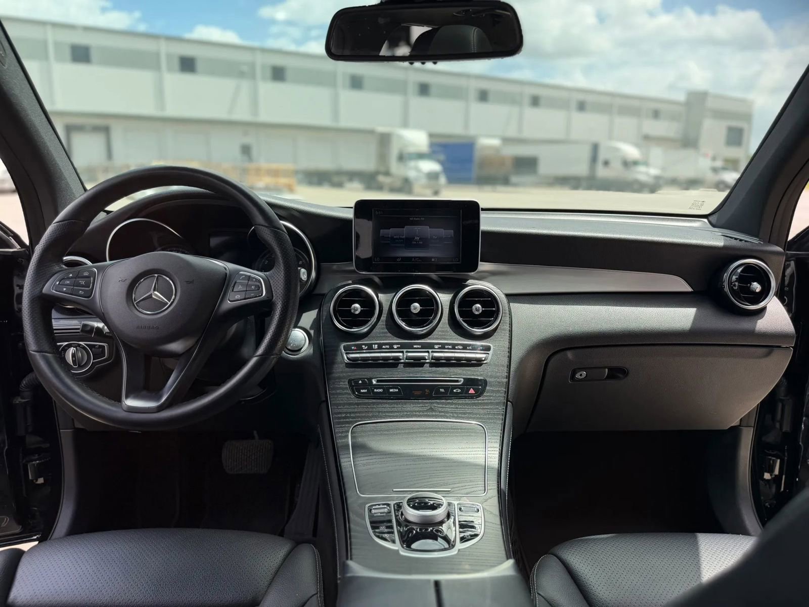 Used 2019 Mercedes-Benz GLC 300 w/ Premium Package image 28