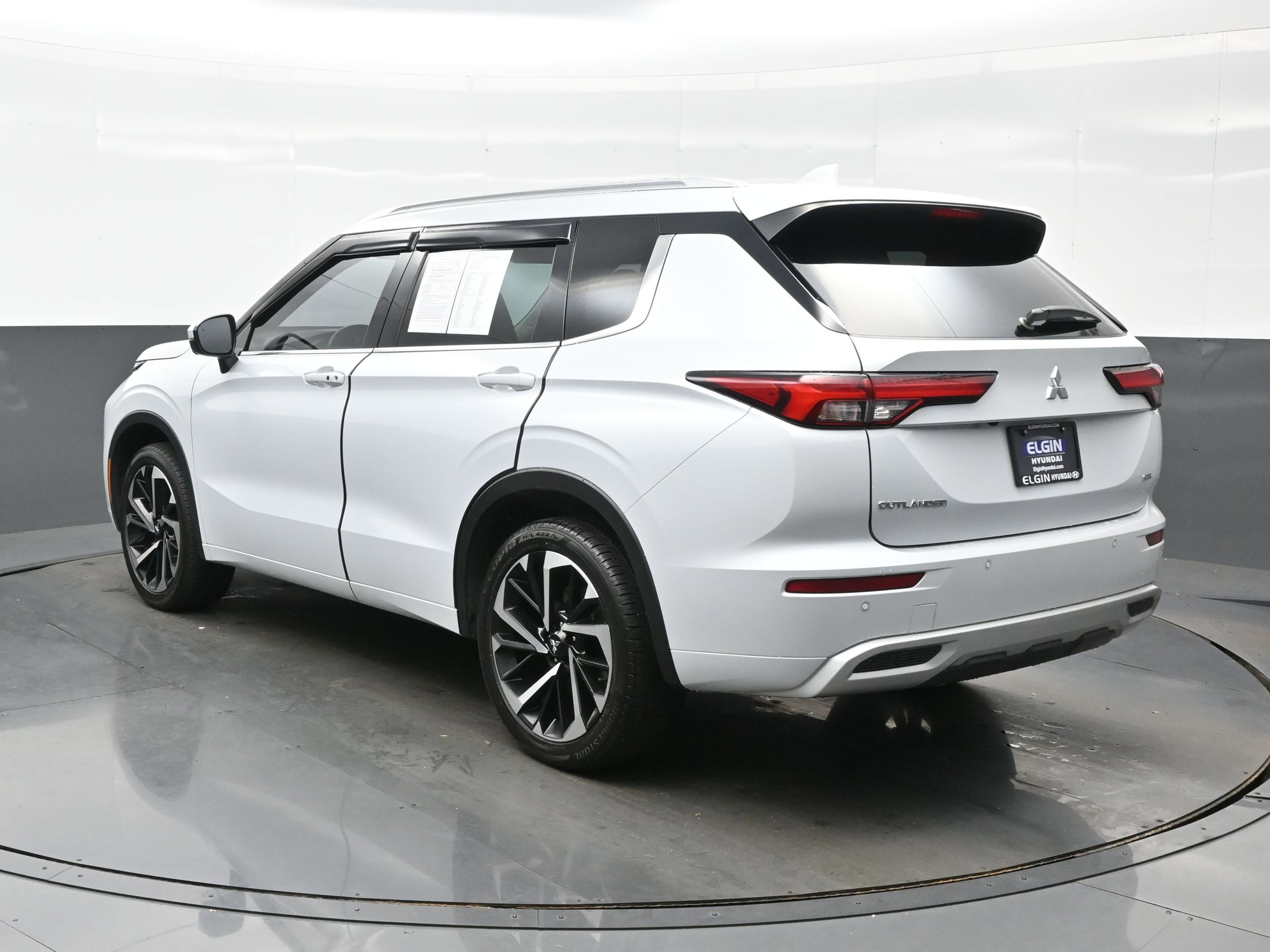 Used 2023 Mitsubishi Outlander SEL Black Edition image 4