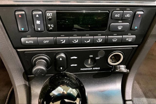 Used 2002 Ford Thunderbird image 12