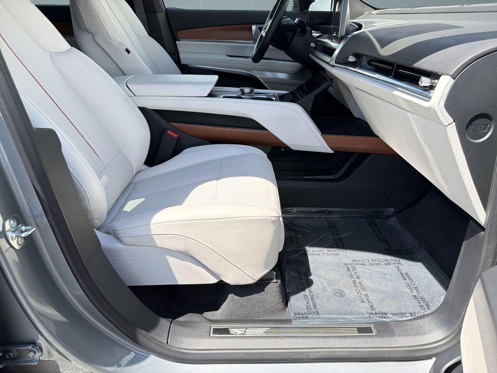Certified 2026 Cadillac Vistiq Luxury image 30
