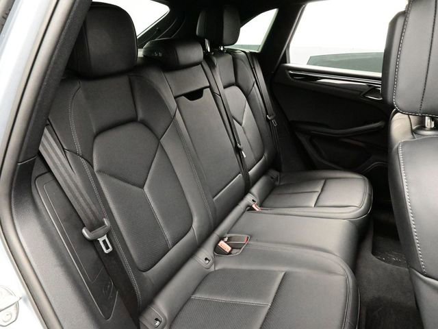 Used 2025 Porsche Macan image 16