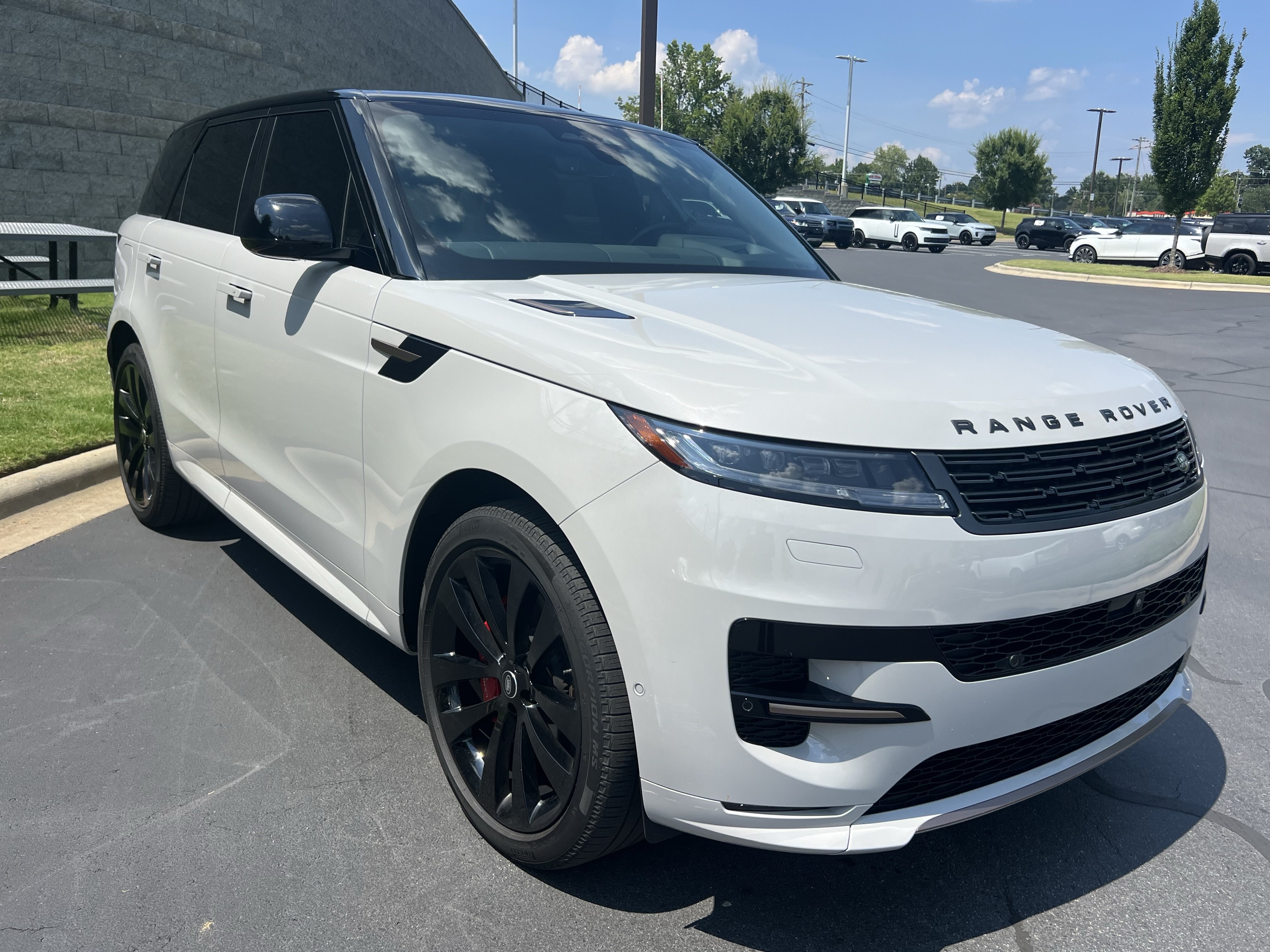 Certified 2025 Land Rover Range Rover Sport Dynamic SE AWD/4WD image 9