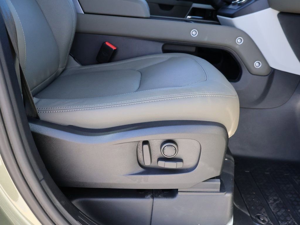 Used 2024 Land Rover Defender 110 SE image 11