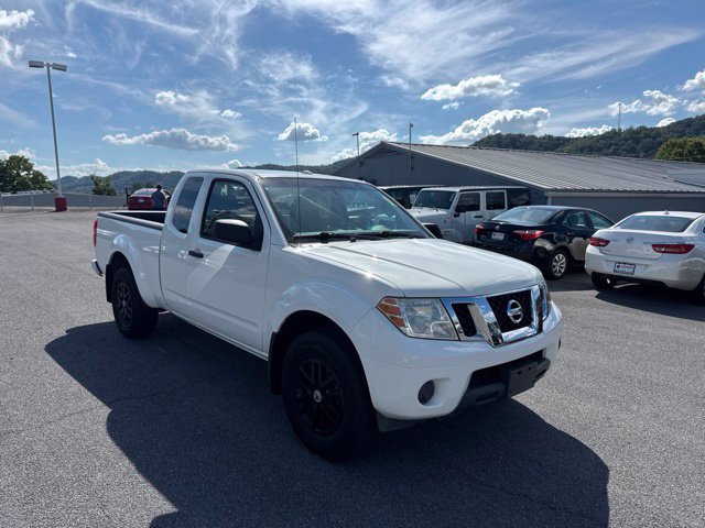 Used 2015 Nissan Frontier SV AWD/4WD image 2