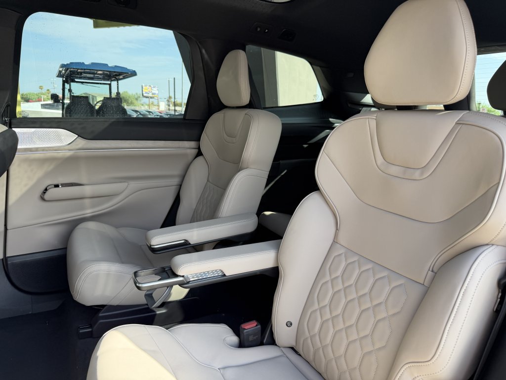 Used 2025 Volvo EX90 Ultra AWD/4WD image 37