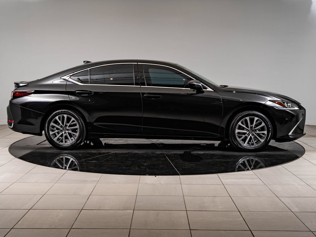 Used 2022 Lexus ES 300h w/ Accessory Package 2 FWD image 11