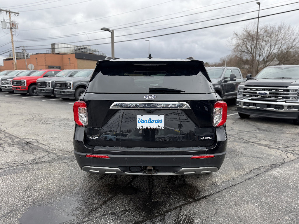 Used 2022 Ford Explorer XLT w/ Equipment Group 202A image 5