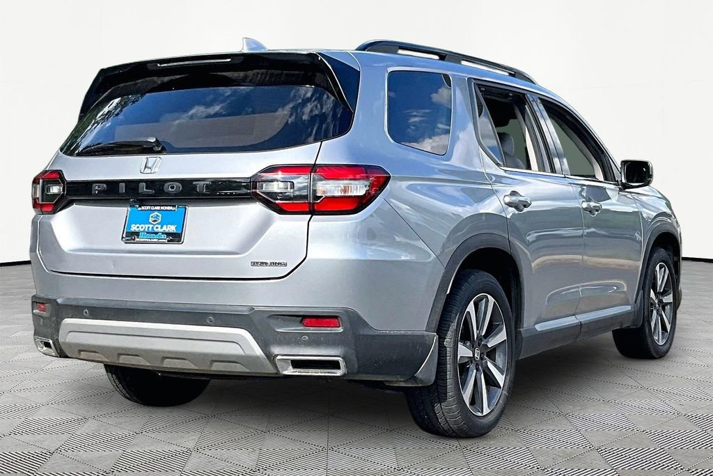 Certified 2025 Honda Pilot Touring image 5