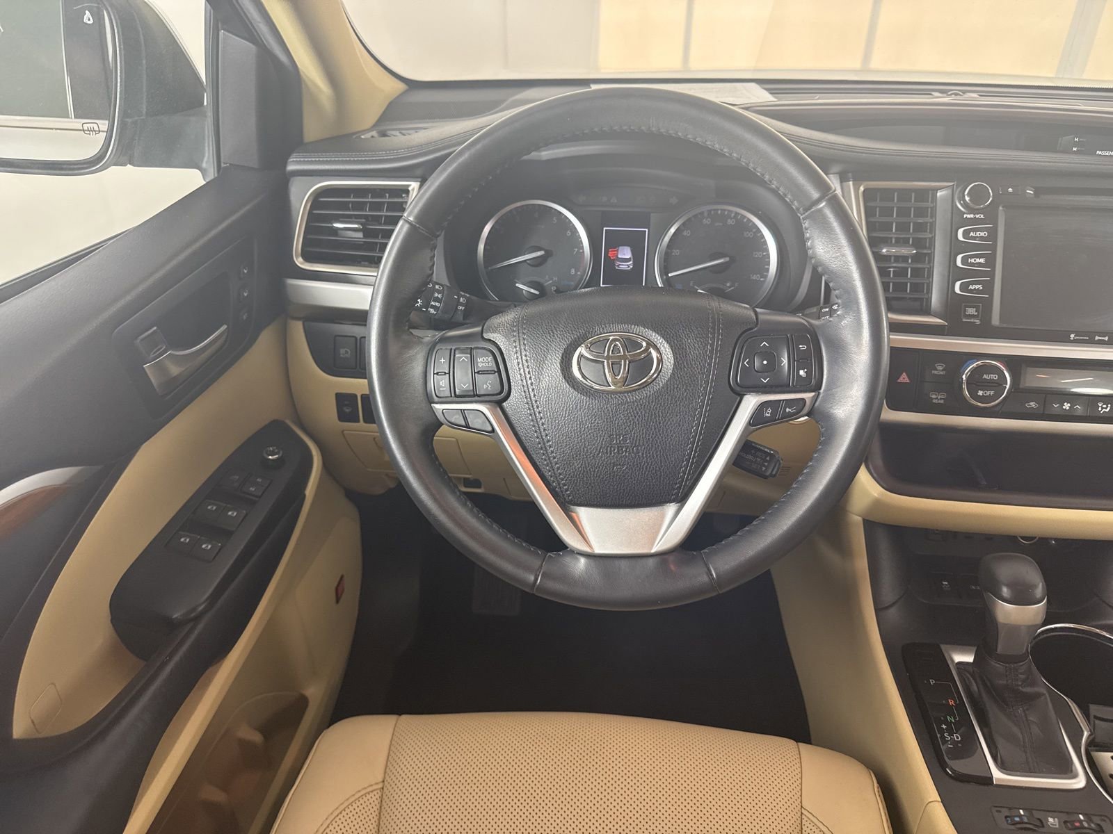 Used 2019 Toyota Highlander Limited image 11