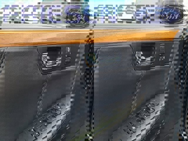 Used 2010 Cadillac DTS Platinum image 21