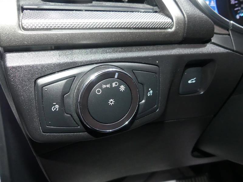 Used 2017 Ford Fusion SE w/ Fusion SE Technology Package image 28