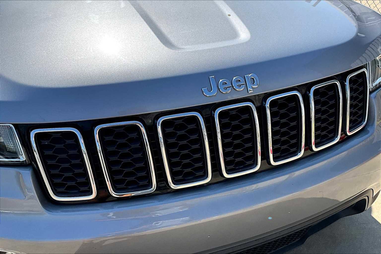 Used 2021 Jeep Grand Cherokee Laredo image 27