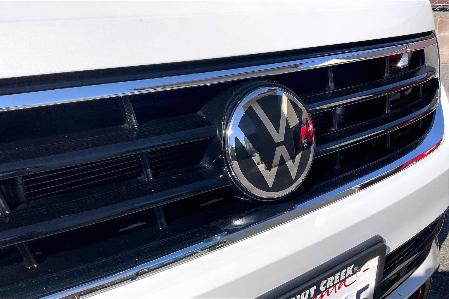 Certified 2022 Volkswagen Tiguan SE R-Line FWD image 30