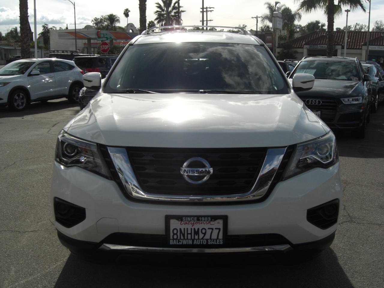 Used 2020 Nissan Pathfinder S image 2