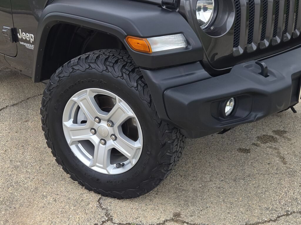Used 2020 Jeep Wrangler Sport AWD/4WD image 5