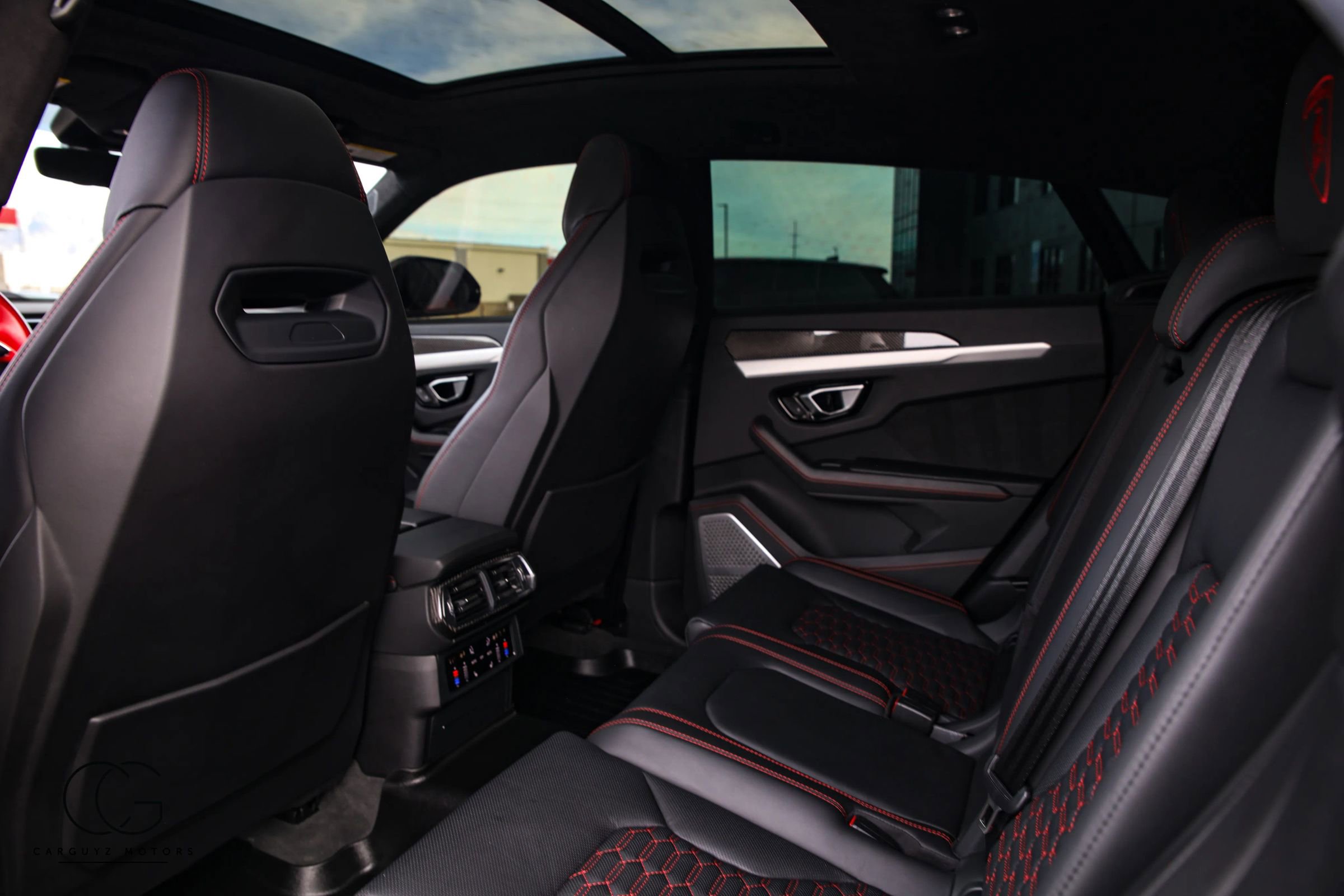 Used 2020 Lamborghini Urus AWD/4WD image 33